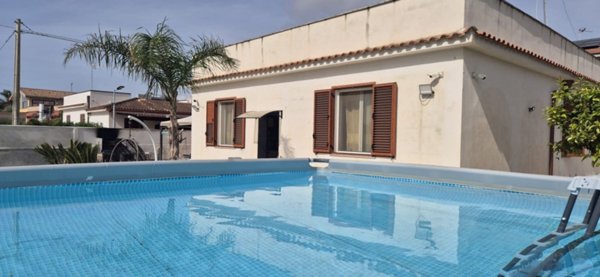 casa indipendente in vendita ad Avola in zona Piccio