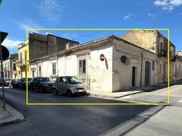 casa indipendente in vendita ad Avola