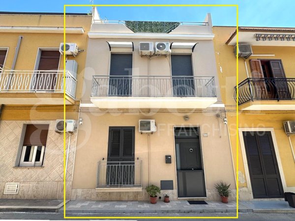 casa indipendente in vendita ad Avola