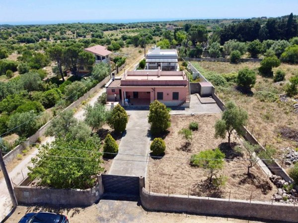 casa indipendente in vendita ad Avola