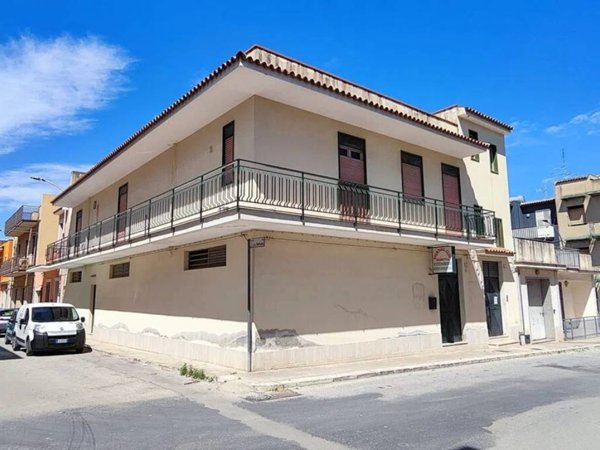 casa indipendente in vendita ad Avola in zona Falaride