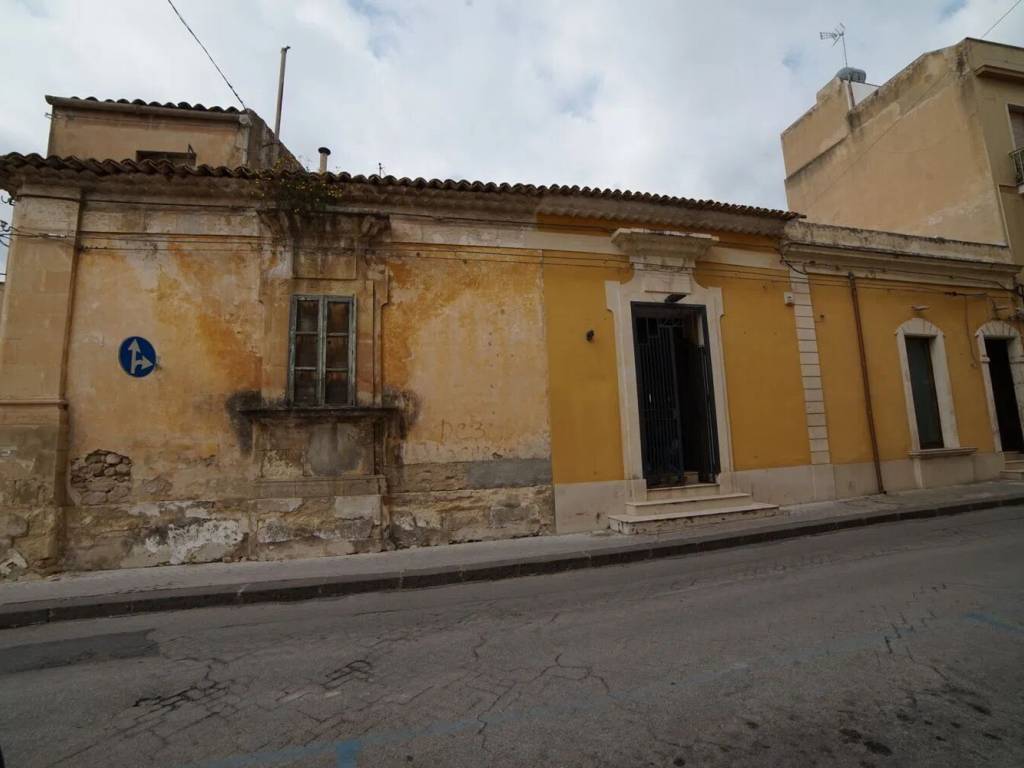 casa indipendente in vendita ad Avola