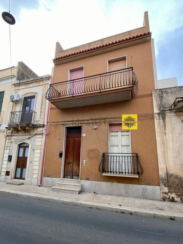 casa indipendente in vendita ad Avola