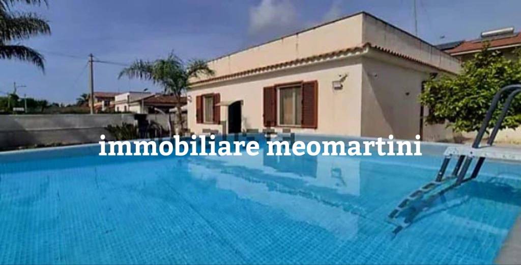 casa indipendente in vendita ad Avola in zona Piccio