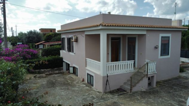 casa indipendente in vendita ad Avola in zona Piccio