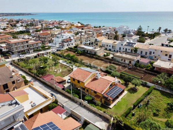 casa indipendente in vendita ad Avola in zona Falaride