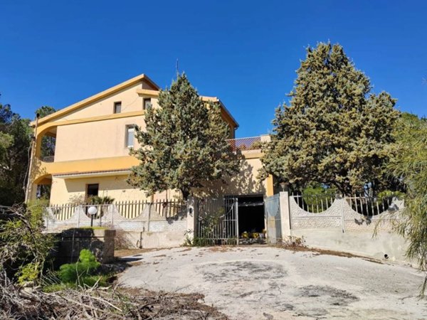 casa indipendente in vendita ad Avola in zona Montagna