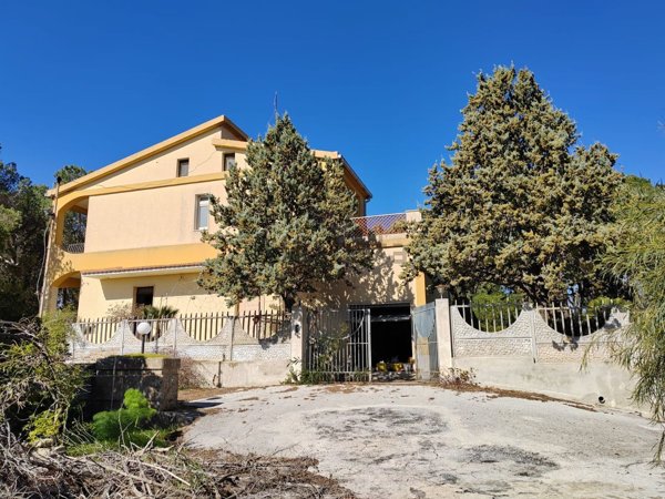 casa indipendente in vendita ad Avola in zona Montagna
