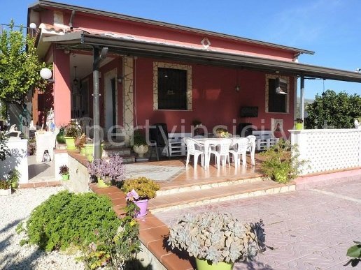 casa indipendente in vendita ad Avola