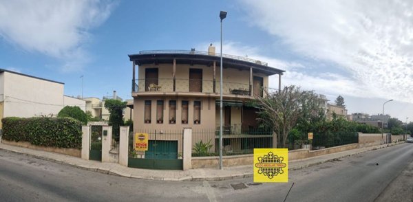 casa indipendente in vendita ad Avola in zona Falaride