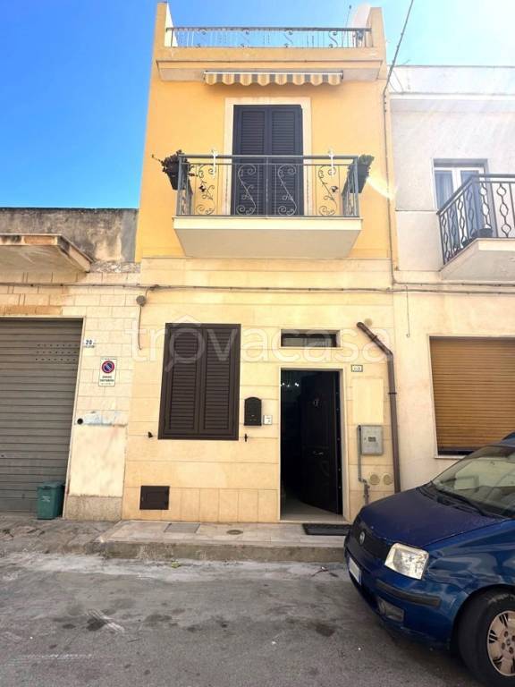 casa indipendente in vendita ad Avola in zona Falaride