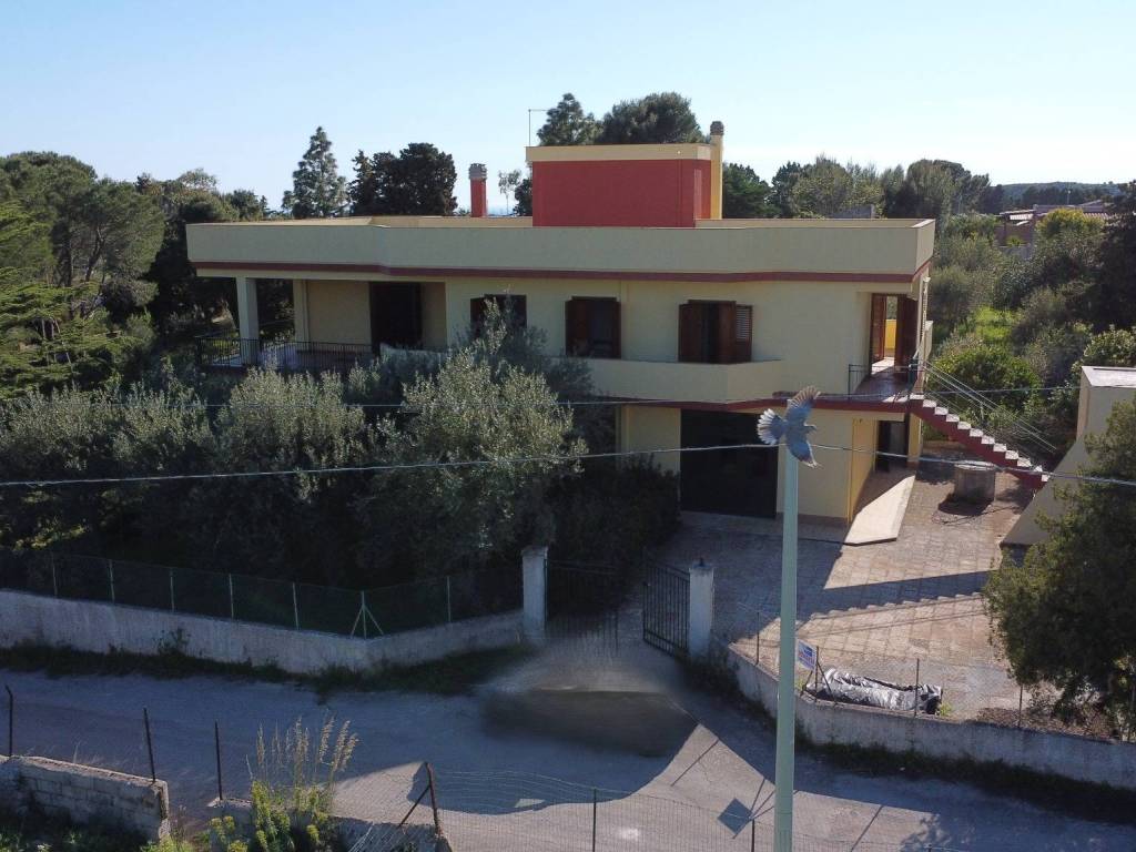 casa indipendente in vendita ad Avola in zona Montagna