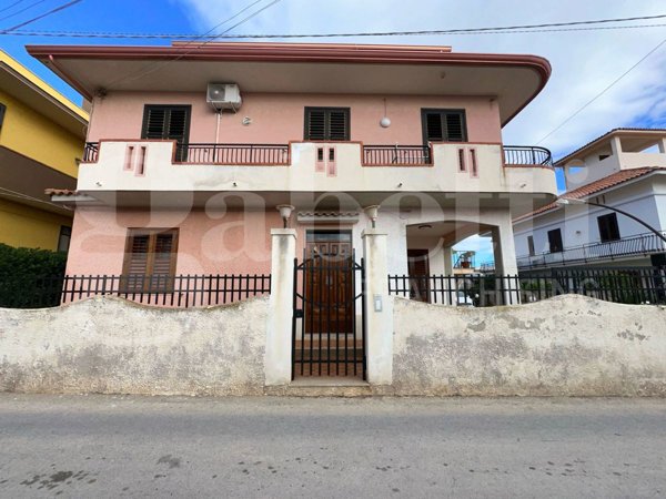 appartamento in vendita ad Avola in zona Falaride