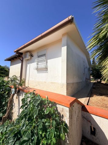 casa indipendente in vendita ad Avola in zona Montagna