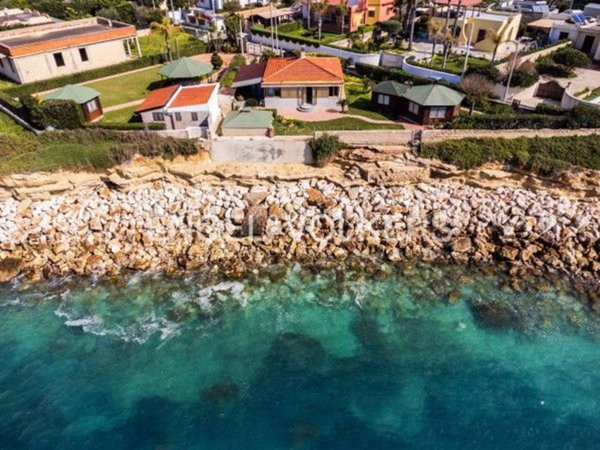casa indipendente in vendita ad Avola in zona Falaride
