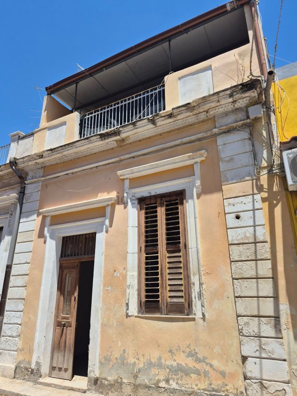 casa indipendente in vendita ad Avola