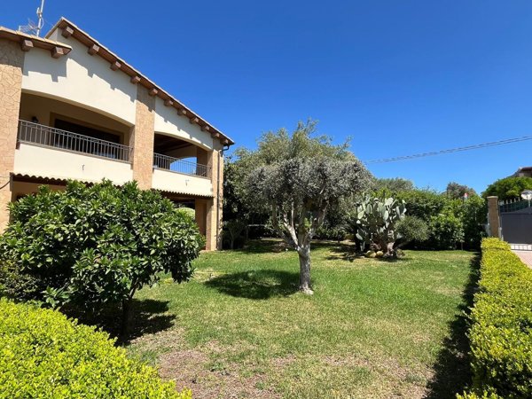 casa indipendente in vendita ad Avola in zona Gallina