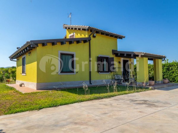 casa indipendente in vendita ad Avola