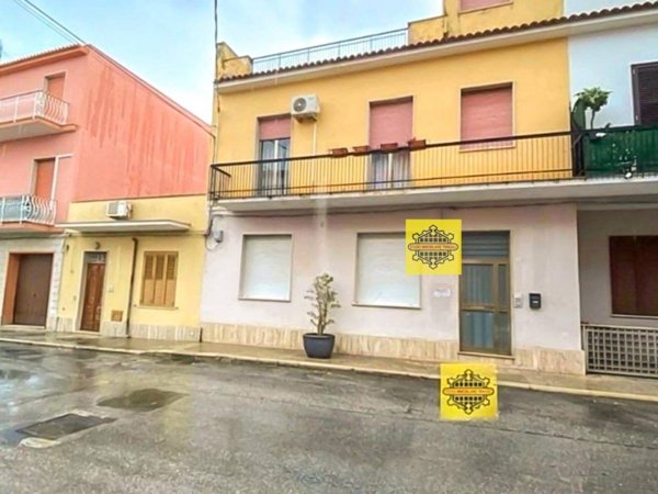 appartamento in vendita ad Avola in zona Falaride