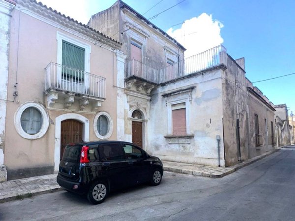 casa indipendente in vendita ad Avola