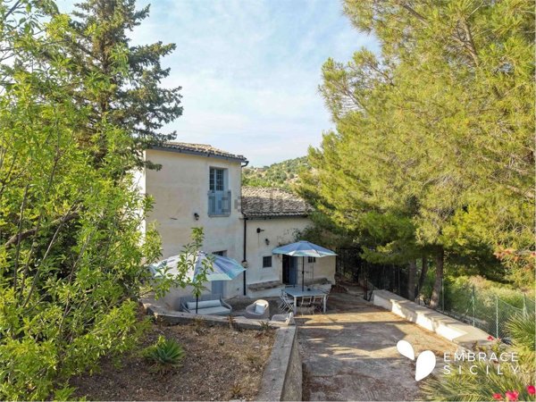 casa indipendente in vendita ad Avola