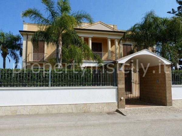 casa indipendente in vendita ad Avola in zona Chiusa di Carlo