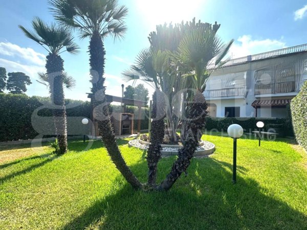 casa indipendente in vendita ad Avola in zona Falaride