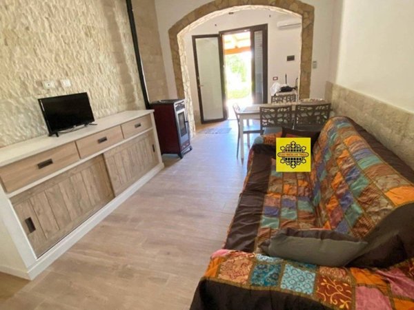 casa indipendente in vendita ad Avola in zona Montagna