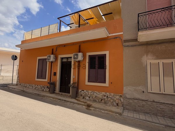 casa indipendente in vendita ad Avola