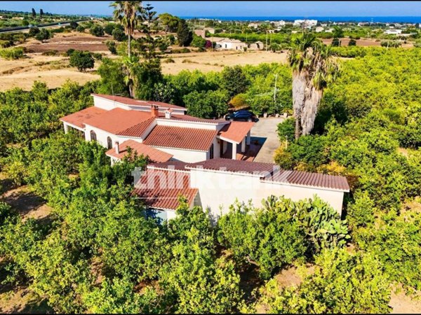 casa indipendente in vendita ad Avola