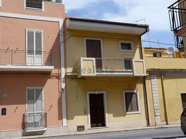 casa indipendente in vendita ad Avola