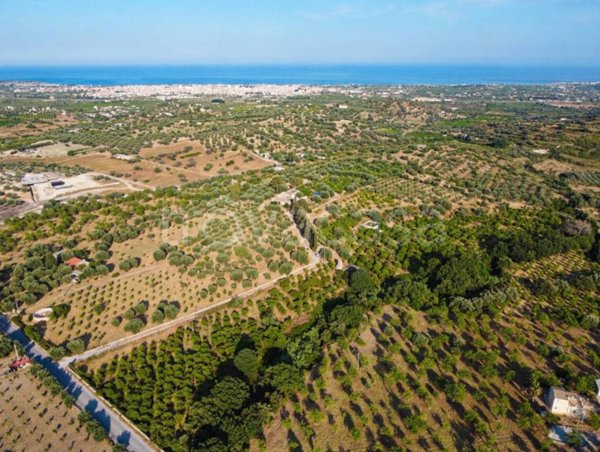 terreno agricolo in vendita ad Avola
