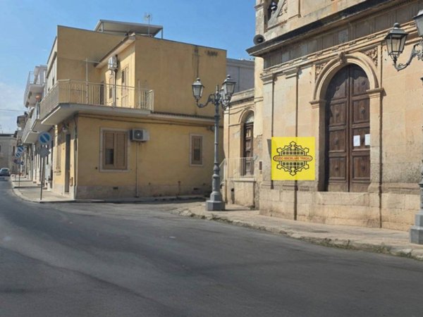 casa indipendente in vendita ad Avola