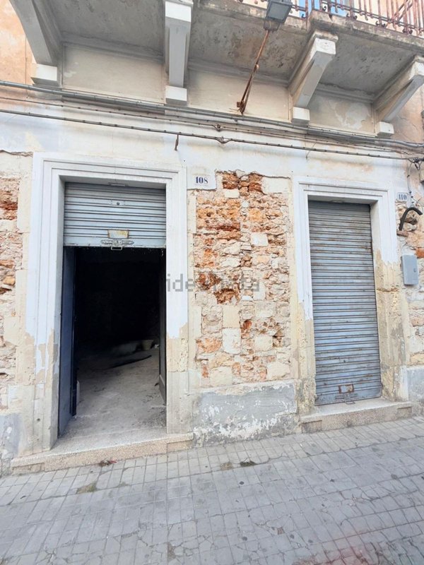 locale commerciale in vendita ad Avola