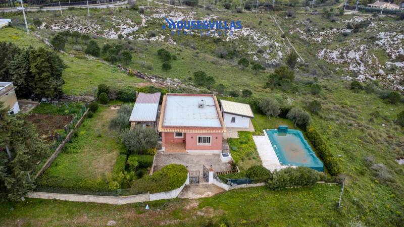 casa indipendente in vendita ad Avola in zona Montagna