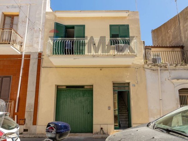 casa indipendente in vendita ad Avola