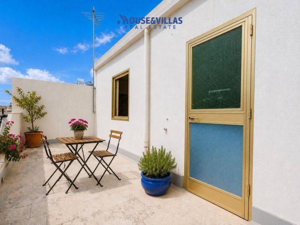 casa indipendente in vendita ad Avola in zona Falaride