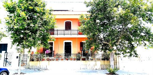 casa indipendente in vendita ad Avola in zona Falaride