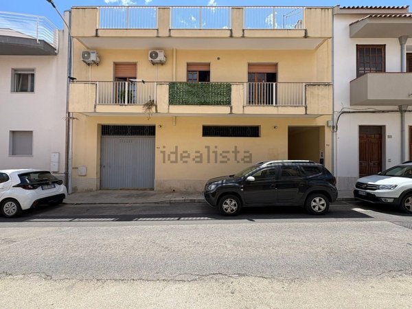appartamento in vendita ad Avola in zona Falaride