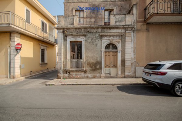 casa indipendente in vendita ad Avola