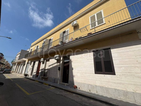 appartamento in vendita ad Avola in zona Falaride