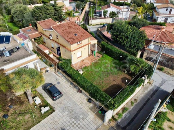 casa indipendente in vendita ad Avola in zona Gallina