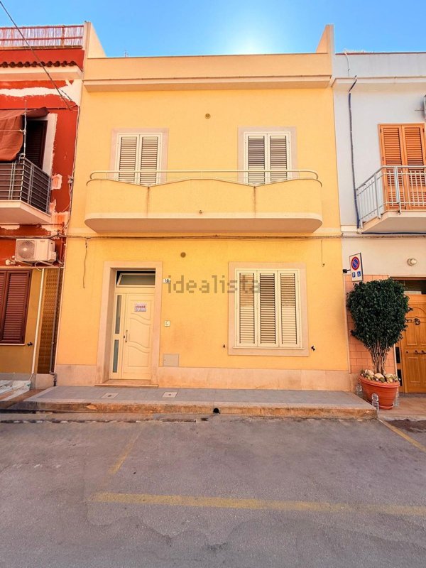 casa indipendente in vendita ad Avola in zona Falaride