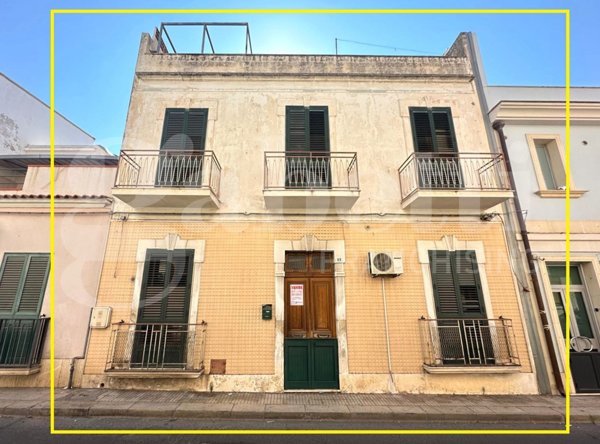 casa indipendente in vendita ad Avola in zona Falaride