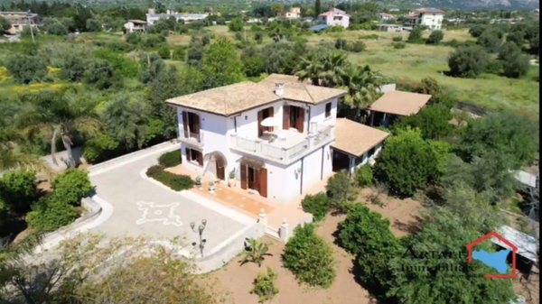 casa indipendente in vendita ad Avola