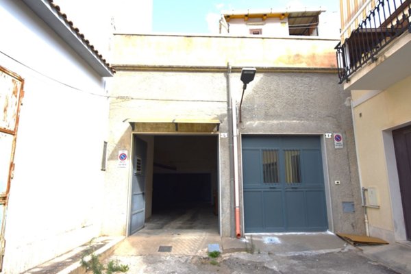 locale di sgombero in vendita ad Avola