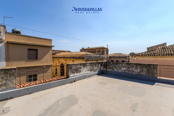 casa indipendente in vendita ad Avola