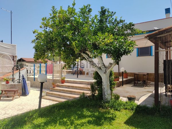 casa indipendente in vendita ad Avola in zona Gallina