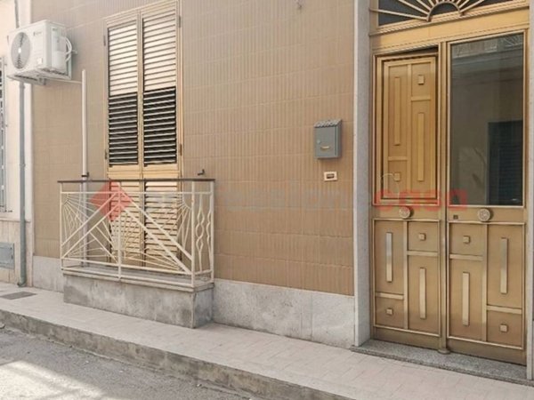 appartamento in vendita ad Avola in zona Falaride