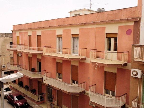 appartamento in vendita ad Avola in zona Falaride